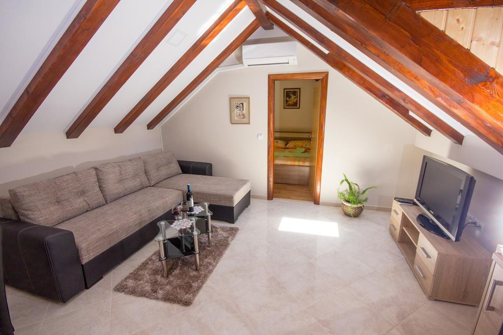 Apartment Niko Kastel Stari Каштела Номер фото